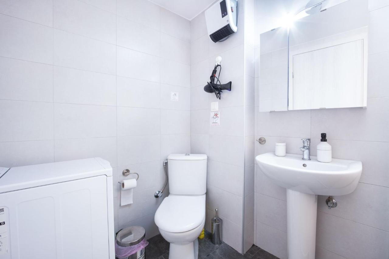 Bright Apartment In Pireus Eksteriør bilde